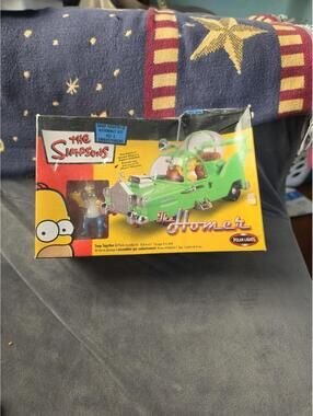 the homer snap together assembly kit with bonus homer .see Flaw In Package..